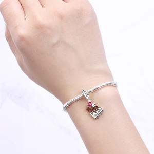 Pendentif en chocolat blanc tendance en forme de cœur, accessoire de bracelet DIY haut de gamme de niche, vente en gros pour femmes - Product Image 6