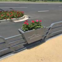 Caja de flores de carretera urbana barandilla caja de plantación central valla cinturón de aislamiento canal de flores de hierro forjado municipal