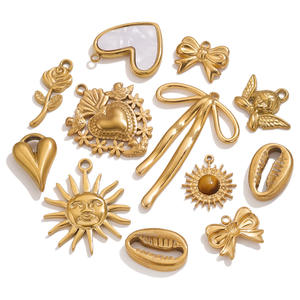 Ciondolo Vintage 3D Sole e Cuore Novirassine, Accessori per Collana in Acciaio Inossidabile Placcato Oro 18K Fai-da-Te - Product Image 4