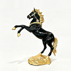 Scultura di Cavallo Personalizzata in Fibra di Vetro di Alta Qualità per Interni ed Esterni, Colore Nero e Oro, per Uso Commerciale - Product Image 1
