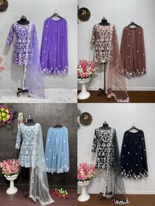 Presentamos el Nuevo Conjunto Kurti-plazzo, Top de Terciopelo Pesado de Buena Calidad con Hermoso Bordado y Pantalones Plazzo de Terciopelo Pesado al Mejor Precio - Product Image 4