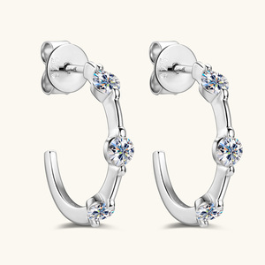 Boucles d'oreilles clous en forme de C en argent sterling 925 plaqué or, motif bambou, avec moissanite taille ronde 0,6 CT VVS GRA, bijoux de créateur - Product Image 3