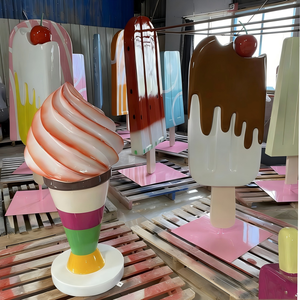 Set Tavolo e Sedie in Resina a Forma di Cono Gelato, Arredamento Colorato per <span class=keywords><strong>Gelateria</strong></span>, Decorazione alla Moda per Interni ed Esterni - Product Image 3