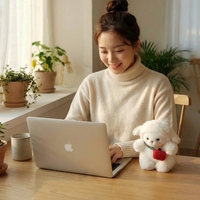Vente en gros de jouets en peluche doux et moelleux, animaux habillés, éléphant blanc et mouton mignons avec jupe florale et nœud pour décoration de bureau