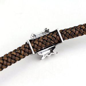 Nuevos Brazaletes <span class=keywords><strong>de</strong></span> Attack on Titan para Cosplay <span class=keywords><strong>Alas</strong></span> <span class=keywords><strong>de</strong></span> <span class=keywords><strong>la</strong></span> <span class=keywords><strong>Libertad</strong></span> <span class=keywords><strong>de</strong></span> Cuerda <span class=keywords><strong>de</strong></span> Cuero Pulsera Tejida para Hombre - Product Image 4
