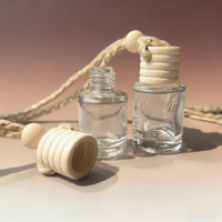 Flacon de parfum à suspendre pour parfums liquides de 8ml en stock Flacon diffuseur de désodorisant en verre pour voiture Flacon de parfum suspendu avec bouchon en bois