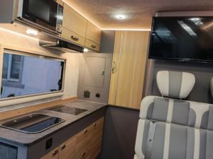 <span class=keywords><strong>Camping</strong></span>-<span class=keywords><strong>car</strong></span> 4x4 tout-terrain robuste à moteur haute performance, 6 places, avec équipements de luxe pour les voyages hors route - Product Image 6