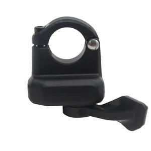 El <span class=keywords><strong>Kit</strong></span> de sistema de bicicleta eléctrica Wuxing 108X/2 Universal All-Black señala un acelerador de pulgar después de montar la mano - Product Image 5