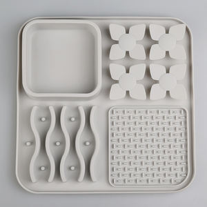 Bandeja de silicona para alimentar mascotas con compartimento, comedero lento para perros y gatos, tazón de comida, diseño multifuncional - Product Image 1