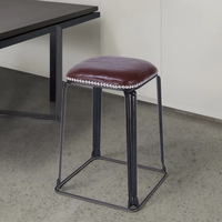 Chaise empilable sans bras peu encombrante facile à ranger pour la maison ou l'appartement