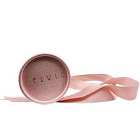 Boîte à bijoux en papier avec logo de marque personnalisé, surface en cuir, avec colliers de perles de luxe