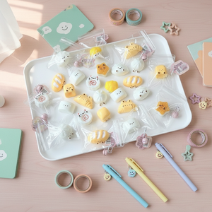 ของเล่นบีบสควิชชี่เนื้อนุ่มพิเศษรุ่นมินิซูเปอร์ซอฟท์ ซีรีส์เบเกอรี่ยิ้มแย้ม ของเล่นบีบสไตล์อังกฤษ รูปขนม ของตกแต่งกระเป๋าคลายเครียด - Product Image 1