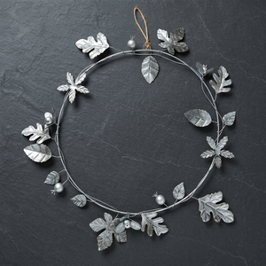 Corona de Hojas Metálicas Hecha a Mano, Redonda, Rústica, Decorativa, con Flores, Sin Iluminación, Paquete Individual, Alta Calidad - Product Image 4