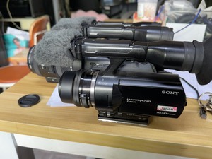 Appareil photo Sony NEX-VG900E 24,3 Mpx 1080p Full HD avec capteur CMOS et microphone stéréo intégré, 90 % neuf - Product Image 4