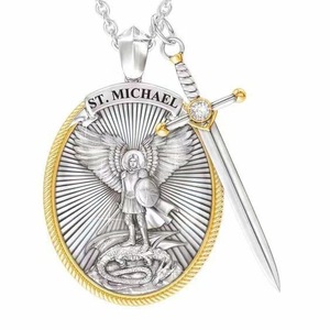 Colgante de aleación para hombre con diseño de escudo ovalado retro de <span class=keywords><strong>caballero</strong></span> y espada, a la moda - Product Image 3