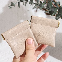 Prix d'usine Sac pochette en cuir PU personnalisé imprimé de logo Mini pochette de maquillage pour lunettes de soleil rouge à lèvres