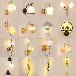 โคมไฟติดผนังคริสตัล LED สำหรับห้องนั่งเล่น ห้องนอน และทางเดิน ตกแต่งภายในบ้าน 220V ตัวโคมเหล็กสีทอง เหมาะสำหรับโรงแรม - Product Image 4