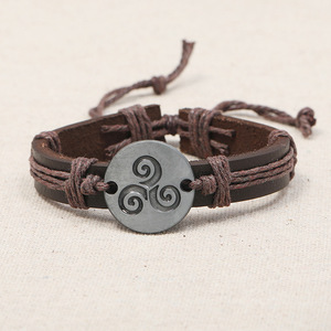 Bracelet Triskele Teen Wolf tendance pour femmes et hommes, bracelet en cuir avec breloque ronde, bracelet tressé, bracelet manchette, accessoires de bijoux - Product Image 1