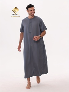 Traje de oración para hombres musulmanes Al Haramain: Thobe árabe elegante de estilo étnico minimalista y moderno, suave y largo. - Product Image 1