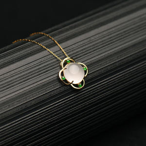 Colgante de Oro con Cristal Natural Qingyabailu Feicui y Jade de Grado Hielo, Diseño Clásico para Aniversario - Product Image 5