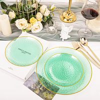 Vente en gros de 60 assiettes en plastique vert, assiettes jetables transparentes et dorées martelées Dessert Platos Dinner Platos pour la Saint-Patrick