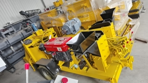 Máquina de fabricación de ladrillos de enclavamiento de doble cabezal móvil diésel M7M4, máquina de fabricación de ladrillos de suelo para diferentes tamaños y tipos de ladrillos - Product Image 4