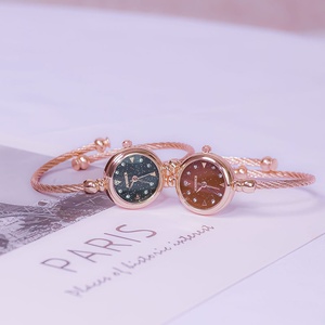 Orologio da Donna alla Moda con Bracciale Aperto, Movimento al Quarzo, Cinturino in Acciaio Inossidabile, Cassa in Lega, Spessore 10mm, Quadrante Elegante con Lancette Decorative - Product Image 4