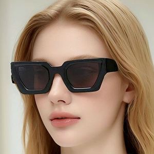 Gafas de Sol Retro de Ojo de Gato con Logotipo Personalizado, Gafas de Sol Cuadradas con Marco Grande y Protección UV400 para Mujer - Product Image 1
