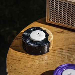 Porte-bougie unique en résine et bois fait à la main, combinant du bois naturel et de la résine colorée, design artistique et durable, idéal - Product Image 6