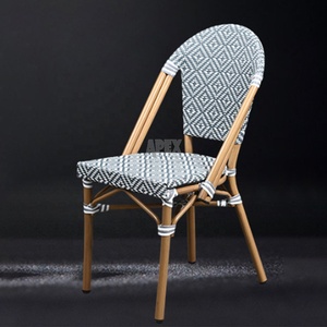 Chaise de bistrot française d'extérieur en <span class=keywords><strong>aluminium</strong></span> et bambou tissé à la main avec finition imprimée pour <span class=keywords><strong>cuisine</strong></span>, véranda, jardin - Product Image 1