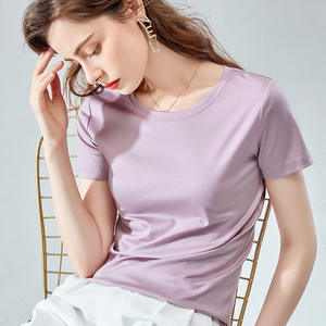 T-shirt pour femme en coton mercerisé des années 80, coupe ajustée, col rond, manches courtes, avec taille définie - Product Image 1