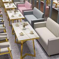 Combinaison de meubles de café haut de gamme blancs et dorés |   Canapé commercial durable et chaises à structure métallique pour hôtel de charme