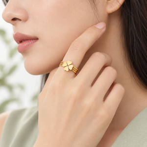 Anillo de Trébol de Cuatro Corazones en Acero Inoxidable con Baño de Oro de 14K, Joyería con Motivo de Cuatro Corazones - Product Image 5