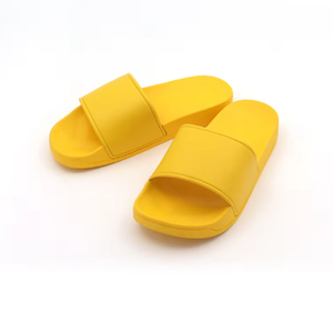 Vente en gros de glissières d'intérieur pour la maison dernière conception sandales en PVC semelles épaisses pantoufles souples pour femmes tongs personnalisées pour femmes - Product Image 6