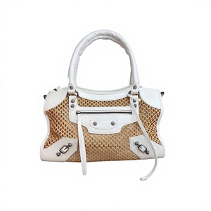 Borsa a tracolla da donna vintage in rafia e pelle patchwork, stile motociclista, estiva, intrecciata traforata, con rivetti e nappe, borsa a spalla tote - Product Image 6