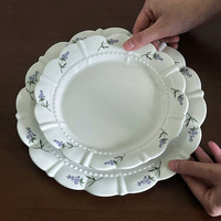 Service à café et à thé en céramique de style français rétro, luxe léger, vintage, avec dentelle florale, comprenant tasses à café, soucoupes et assiettes à dessert pour la maison