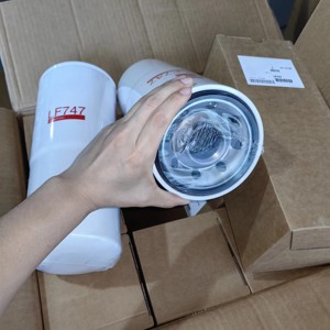 Filtro de Aceite para Camión <span class=keywords><strong>Frigga</strong></span> LF747 de Alta Calidad, LF670 P551670 PH5778 LF3325 - Product Image 2