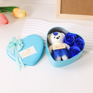 Venta al por mayor de fábrica: 3 rosas más un oso, caja de hierro en forma de corazón, jabón de flores, jabón de flores para el Día de San Valentín - Product Image 6