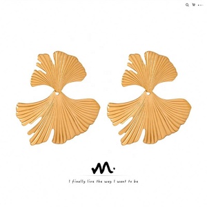Pendientes de Hoja de Ginkgo Versátiles, Frescos y Retro de Lujo Europeo Americano, Nueva Moda Femenina, Acero Inoxidable Vintage - Product Image 2