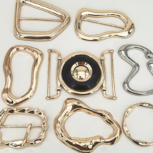 Anello Decorativo Regolabile di Grandi Dimensioni con Elementi Marini e Fibbia in Metallo - Product Image 3