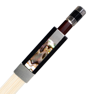 Archet de violon NAOMI taille 4/4 en bois de brésil, manche rond, grenouille en ébène avec poignée en peau de lézard et crin de cheval de Mongolie - Product Image 5