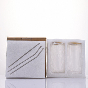 Vente en gros de verres en verre borosilicate résistant à la chaleur et au froid bocaux Mason en forme de canette avec couvercles en bambou et pailles pour cocktails de bière - Product Image 4