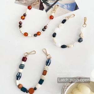 حزام هاتف محمول خشبي يدوي الصنع بتصميم فاخر عتيق، قلادة متعددة الاستخدامات أنيقة ومضادة للفقدان - Product Image 2