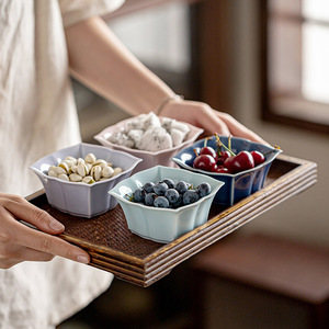 Ensemble d'assiettes carrées en céramique, petits plats en porcelaine pour les collations et le service lors de fêtes - Product Image 1