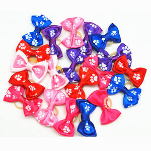 Fabrieksgroothandel Voetafdrukken Hondenhaar Strikjes Kleine Hondentrim Strikjes met Elastiekjes Huisdierbenodigdheden - Product Image 1