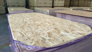 Meilleur vendeur en Chine : Panneaux OSB et agglomérés LULI (OSB1, OSB2, OSB3, <span class=keywords><strong>OSB4</strong></span>) de 6 mm, 9 mm, 12 mm, 15 mm, 18 mm à 25 mm – Prix compétitifs - Product Image 4