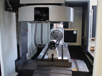 Centre d'usinage vertical CNC GSK VMC7136 à broche unique BT40 économique pour usinage léger de pièces complexes