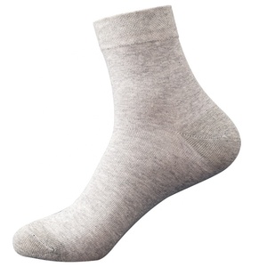 Chaussettes minces pour hommes pur coton mi-tube déodorant absorbant respirant couleur unie chaussettes en coton d'affaires - Product Image 1