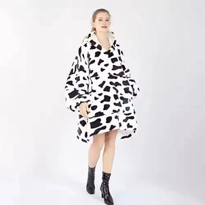 Coperta da notte in pile regalo <span class=keywords><strong>con</strong></span> <span class=keywords><strong>cappuccio</strong></span> per adulti di alta qualità in bianco e nero - Product Image 3