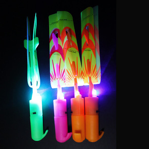 Vente en gros de lances-flammes lumineuses, fusées, lanceurs de fléchettes avec lumières LED bleues, jouet en plastique d'extérieur, cadeau idéal pour les enfants - Product Image 4